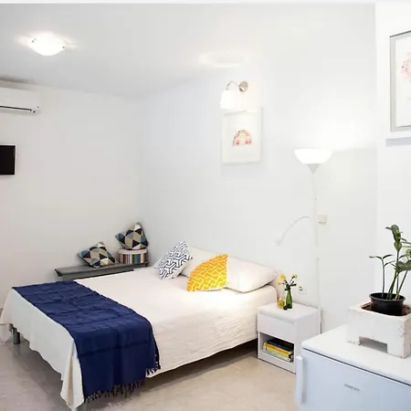 Idea Center With Parking Apartment Split